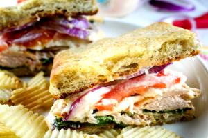 1 serving (6.5 oz) Frontega Chicken Sandwich on Focaccia Bread (Half)