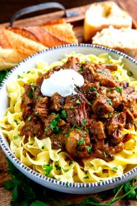 1 serving (672 g) Pot Roast Stroganoff