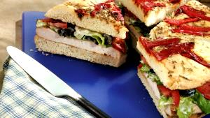 1 serving (7 oz) Chicken Caesar Sandwich on Focaccia Bread (Half)