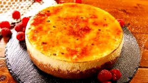 1 serving (7 oz) Creme Brulee Cheesecake