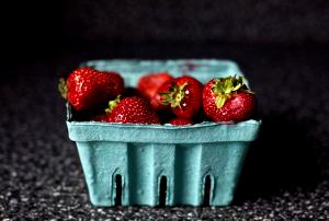 1 serving (70 g) Strawberry Topping Add-In (RT 44)