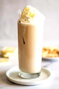 1 serving (710 ml) Iced White Chocolate Latte (Large)