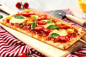 1 serving (7.2 oz) Margherita Flatbread Pizza (1200)