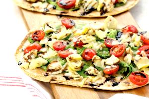 1 serving (7.3 oz) Spinach-Artichoke Flatbread Pizza (1500)