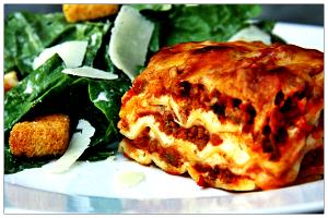 1 serving (9 oz) Cheesy Lasagna with Mixed Green Salad (1500)