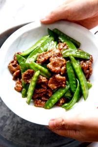 1 serving (9 oz) Hong Kong Beef with Snow Peas