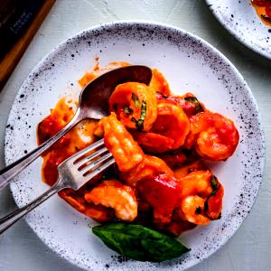 1 serving (9 oz) SeaSations Entree – Shrimp Arrabiata