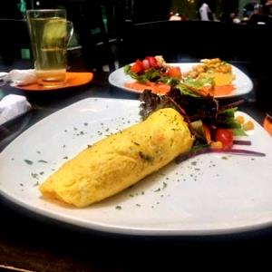 1 serving (9 oz) Sr. Omelette