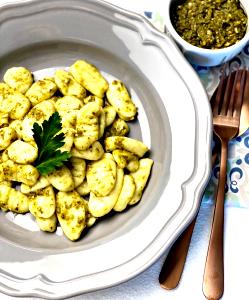 1 serving (9.4 oz) Potato Gnocchi with Pesto Sauce (1200)