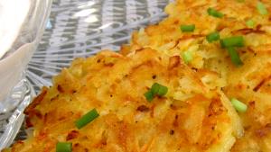 1 serving (9.5 oz) Potato Pancakes with Sour Cream Topping (2000)