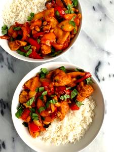1 Serving Almond And Cashew Chicken Lunch Bowl Served With Brown Rice