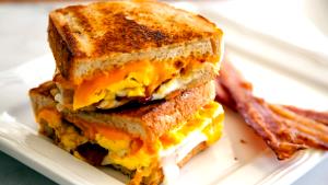 1 Serving Bacon, Cheese, Golden Bun Sandwich
