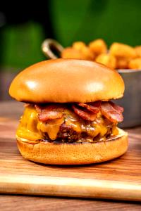 1 Serving Bacon Cheeseburger Without Condiments