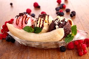 1 Serving Banana Split, Three Scoop