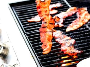 1 serving BBQ, Bacon & Cheddar