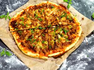 1 Serving Beef İn 2-3 Topping Medium Pizza