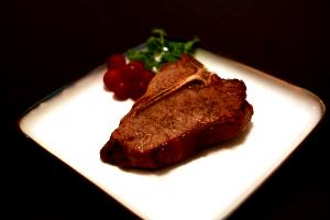 1 Serving Beef T-Bone, Broiled