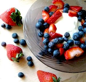 1 serving Berries and Yogurt (Small)