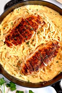 1 Serving Blackened Chicken Alfredo With Fettuccini Noodles