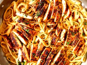 1 Serving Blackened Chicken Alfredo With Vegetables Dinner