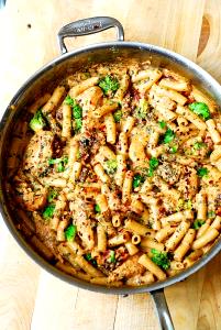 1 serving Broccoli Sun-Dried Tomato Fusilli with Grilled Chicken Breast
