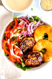 1 Serving Burger İn A Bowl, Base For Specialty Toppings, With Chicken Breast