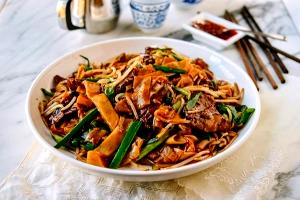1 Serving Cantonese Chow Fun With Beef
