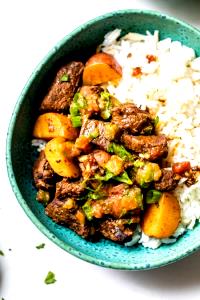 1 serving Carne Guisada Dinner