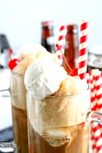 1 Serving Ice Cream Float With Vanilla Ice Cream & Root Beer - Large