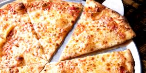 1 Serving Cheddar Cheese İn 1 Topping Large Pizza