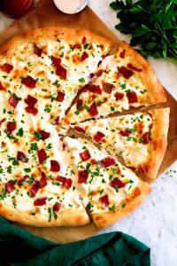 1 serving Chicken Alfredo Pizza
