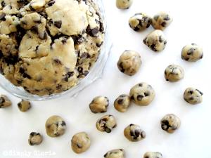 1 Serving Chocolate Chip Cookie Dough Bits N Pieces Milkshake, Regular