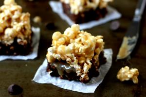 1 Serving Chocolate Fudge Brownie Popcorn