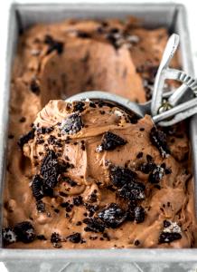 1 Serving Chocolate Oreo Ice Cream - 4 Oz Scoop