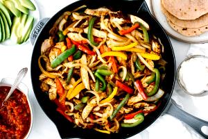 1 Serving Classic Chicken Fajitas