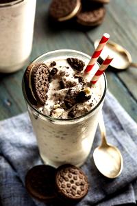 1 Serving Cookies & Cream Snowdrift, Small - Skim Milk W/ Whip