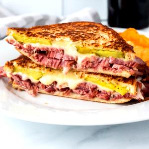 1 Serving Corned Beef On Rye Sandwich