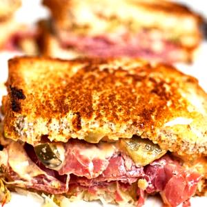 1 Serving Corned Beef Reuben Sandwich (Reg.)
