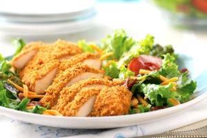 1 Serving Crispy Chicken BLT Salad Without Dressing