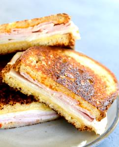 1 Serving Deli Sandwich (Ham, Turkey, Cheese) Without Condiments