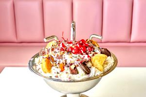 1 Serving Delicious Dip Sundae