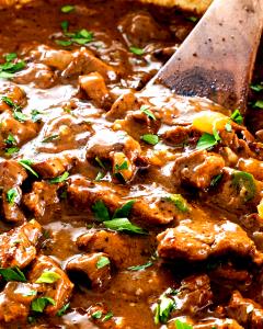 1 Serving Diced Beef Tips And Gravy
