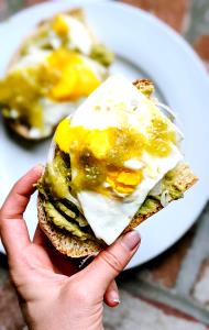 1 Serving Egg And Cheddar Salsa Verde Sandwich