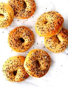 1 Serving Everything Bread & Bagel Topping