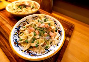 1 Serving Farfalle Al Pisellini