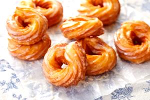 1 Serving French Crullers