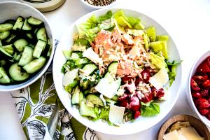 1 serving Garden Caesar Zalad with Grilled Fillet