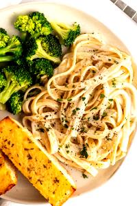 1 serving Garlic Cream Fettuccine with Chicken