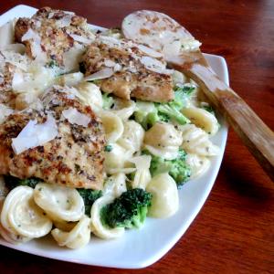 1 Serving Garlic-Herb Chicken Con Broccoli