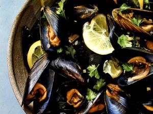 1 serving Garlicky Mussels